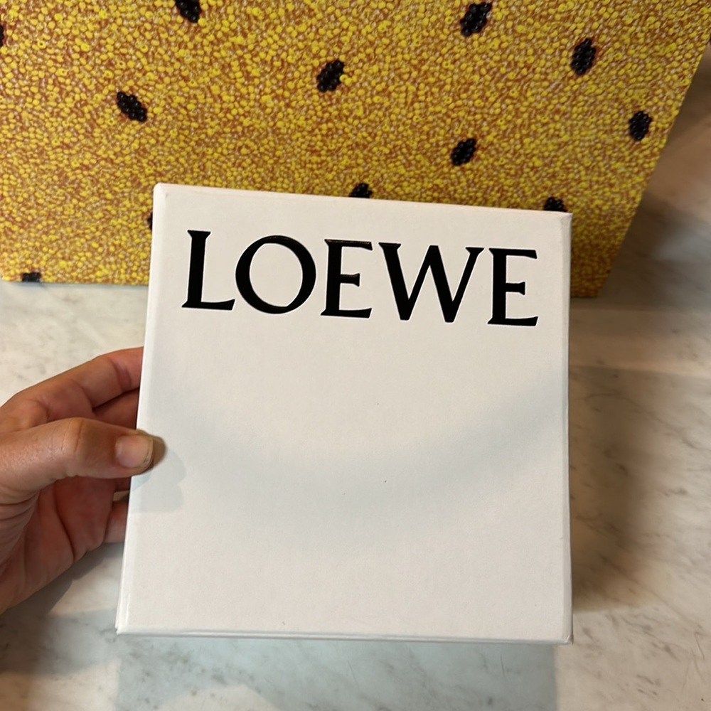 ✨🫐Luxury Designer Bags and Boxes for Sale!
LOEWE SMALL BOX +BAG EXELLENT CON✨🫐 - Picture 3 of 7